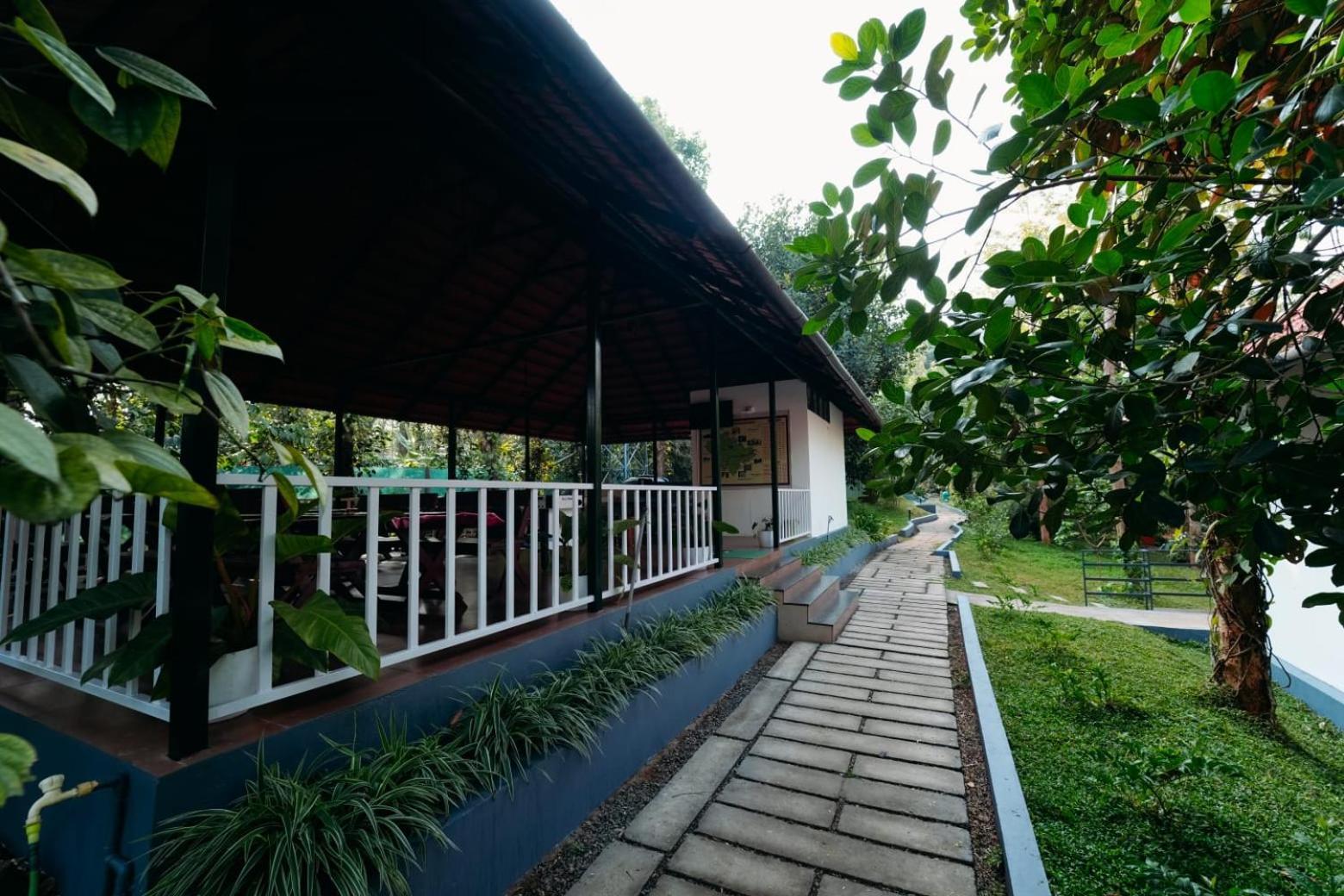 Le Vista Resort Sultan Bathery Esterno foto